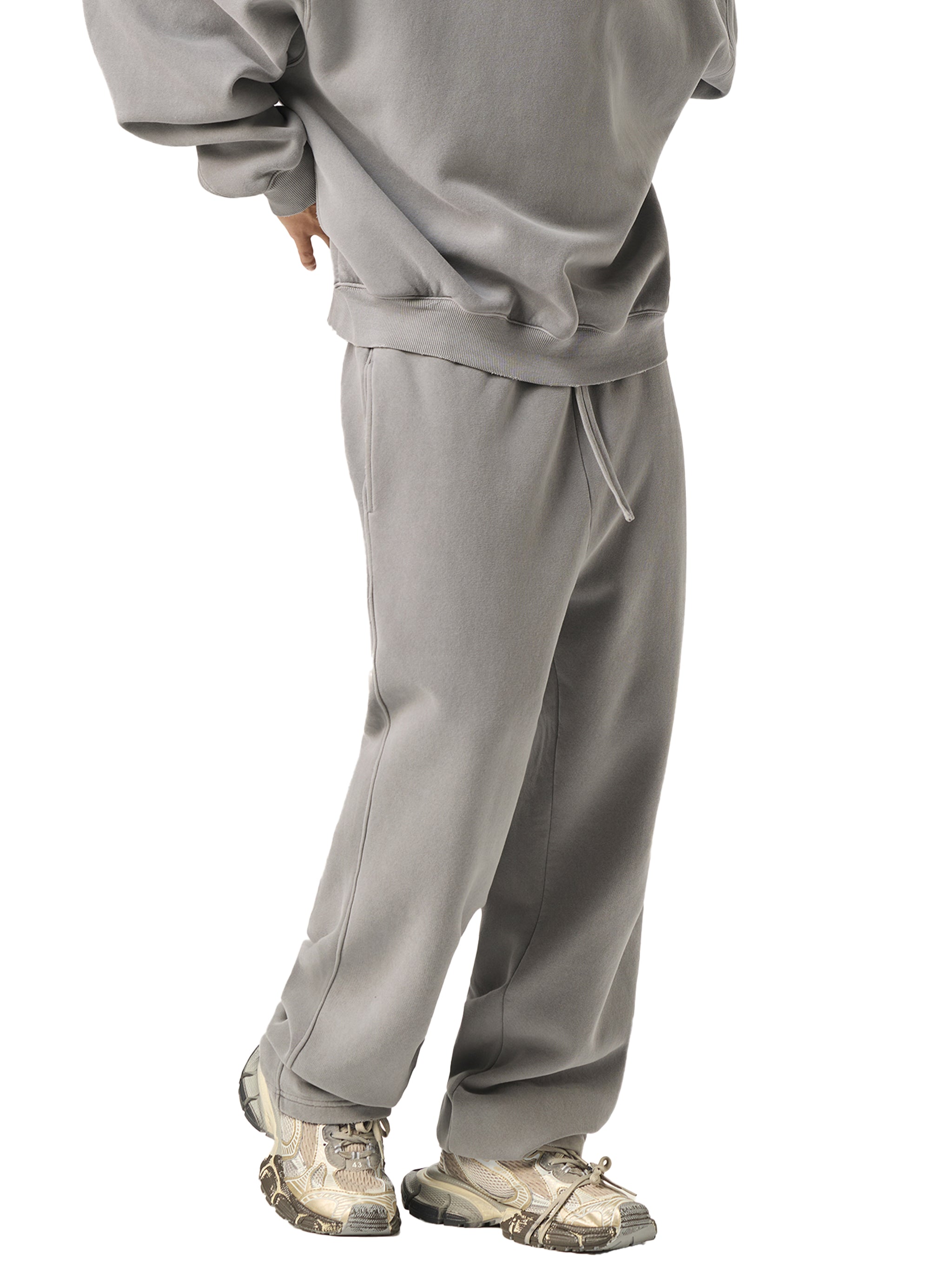 'QUEEN OF 💔' ACID WASH SWEATPANTS (masc sizing)