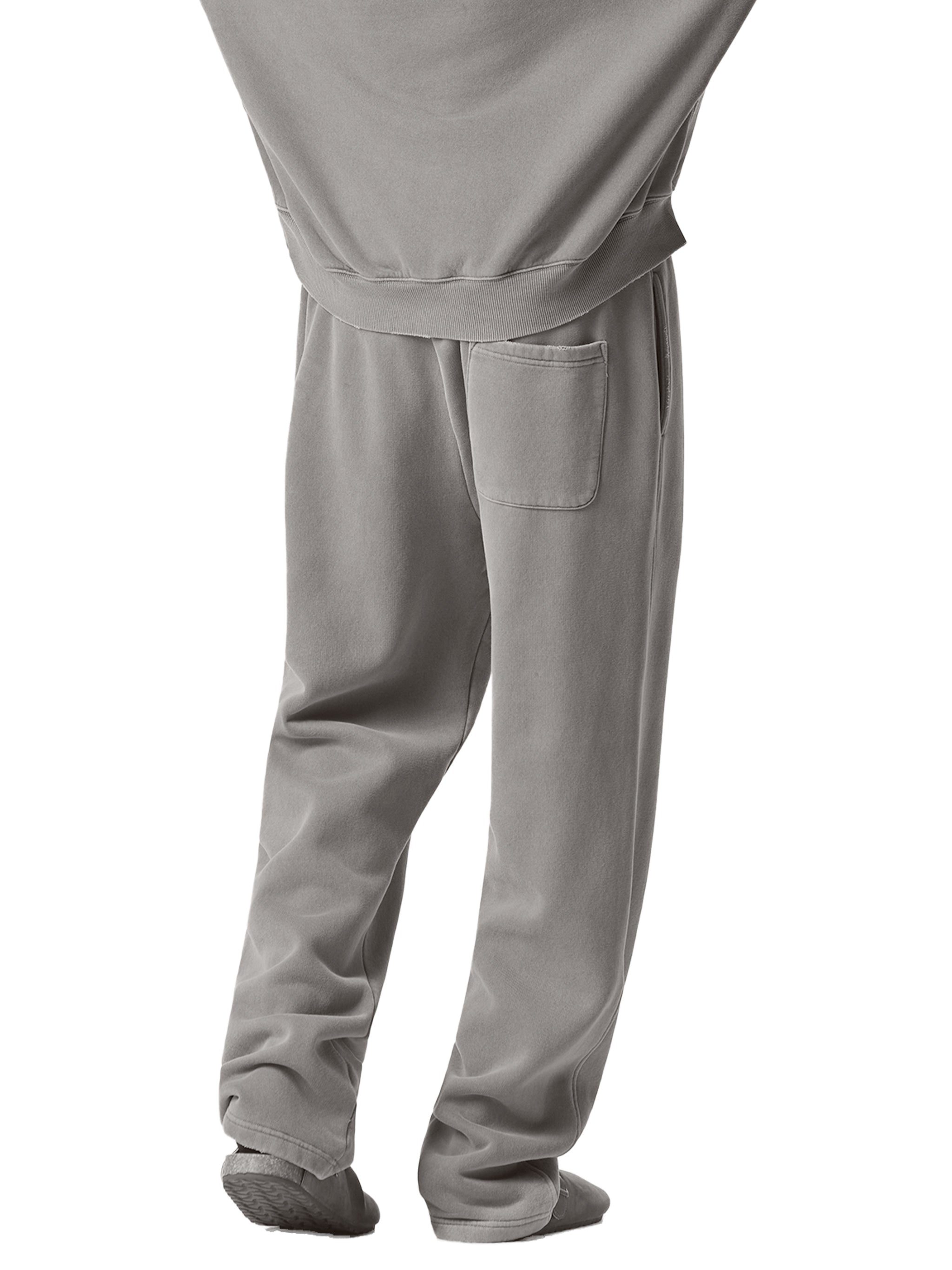 'QUEEN OF 💔' ACID WASH SWEATPANTS (masc sizing)