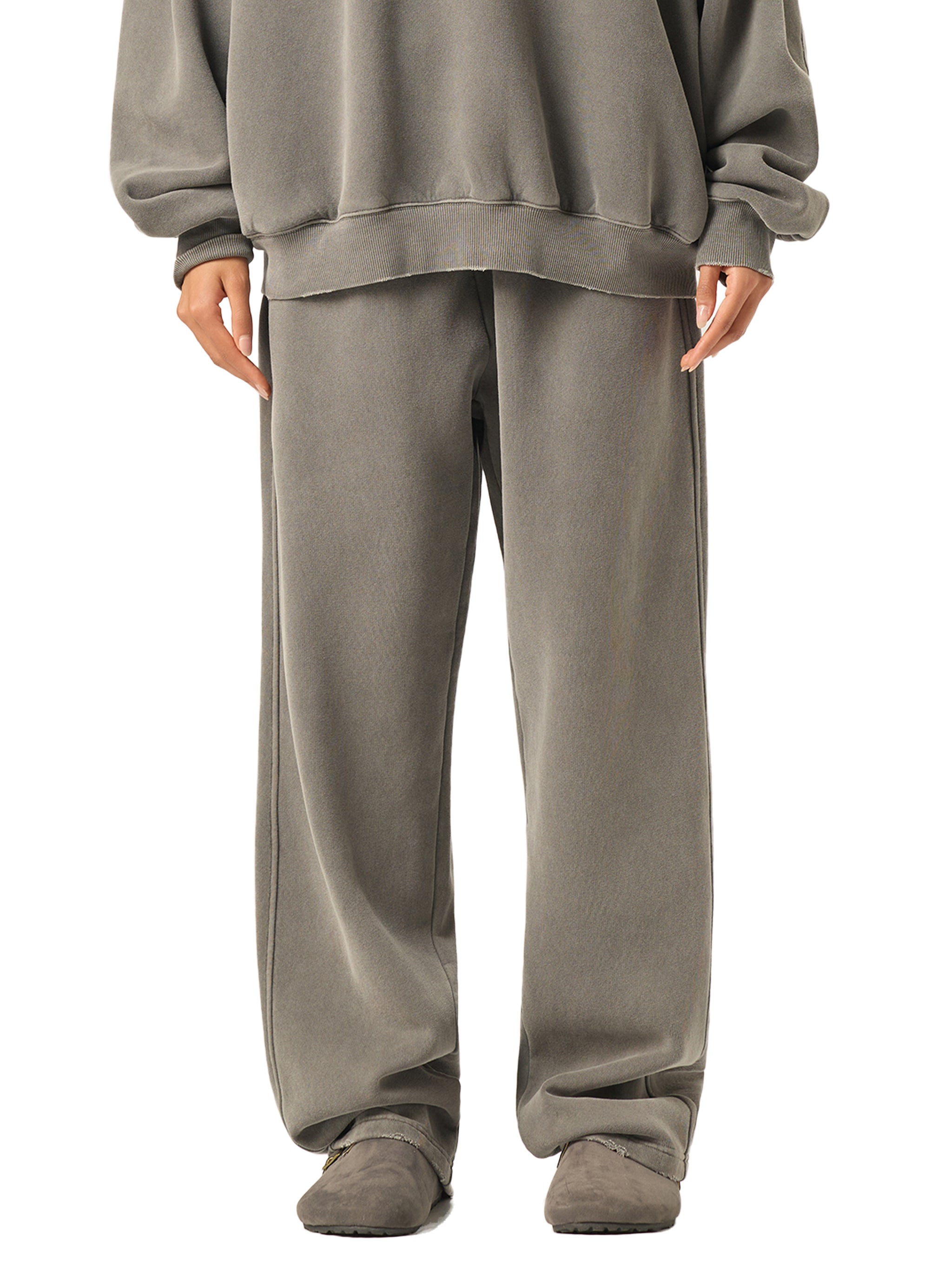 'QUEEN OF 💔' ACID WASH SWEATPANTS (masc sizing)