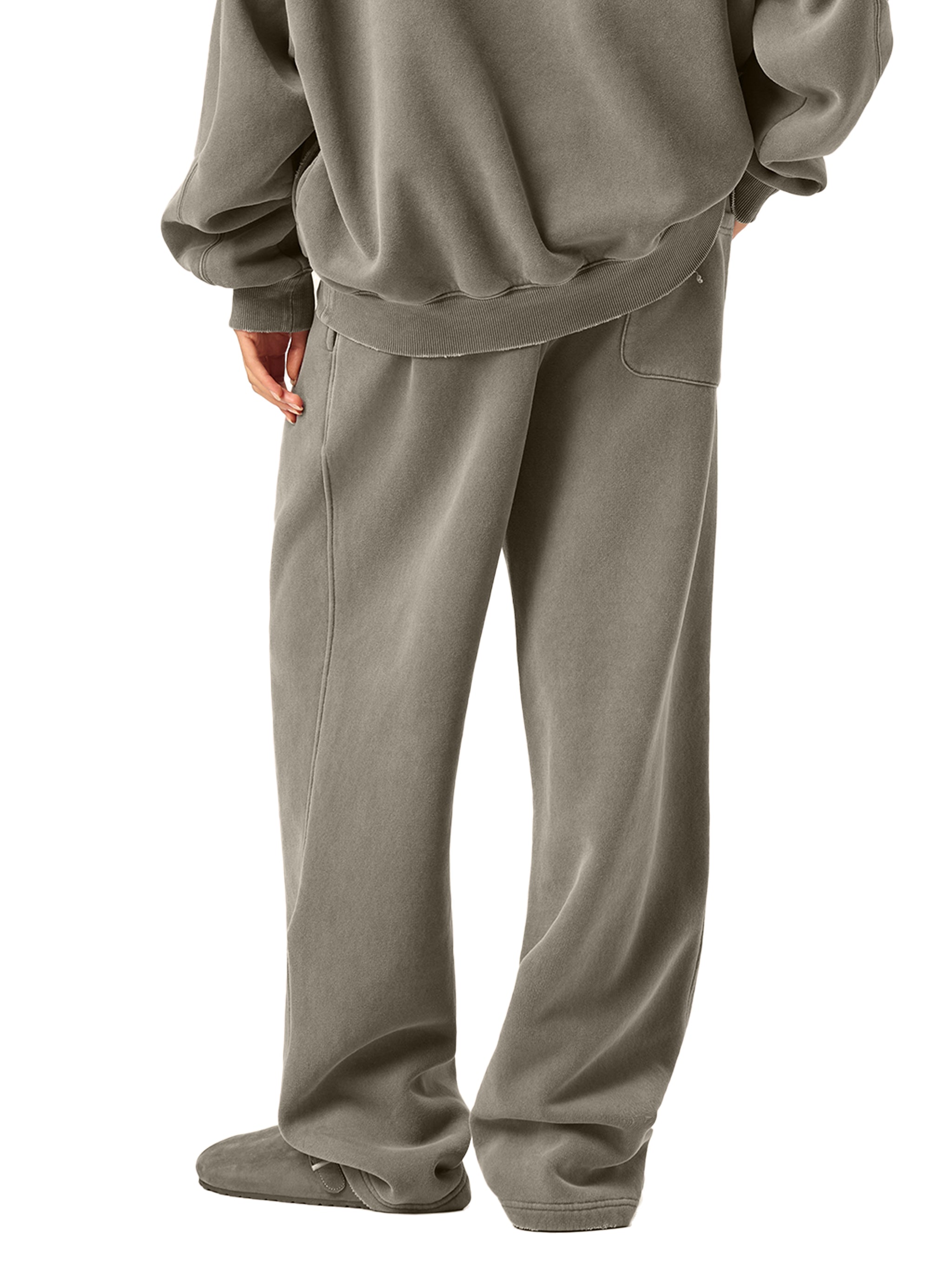 'QUEEN OF 💔' ACID WASH SWEATPANTS (masc sizing)